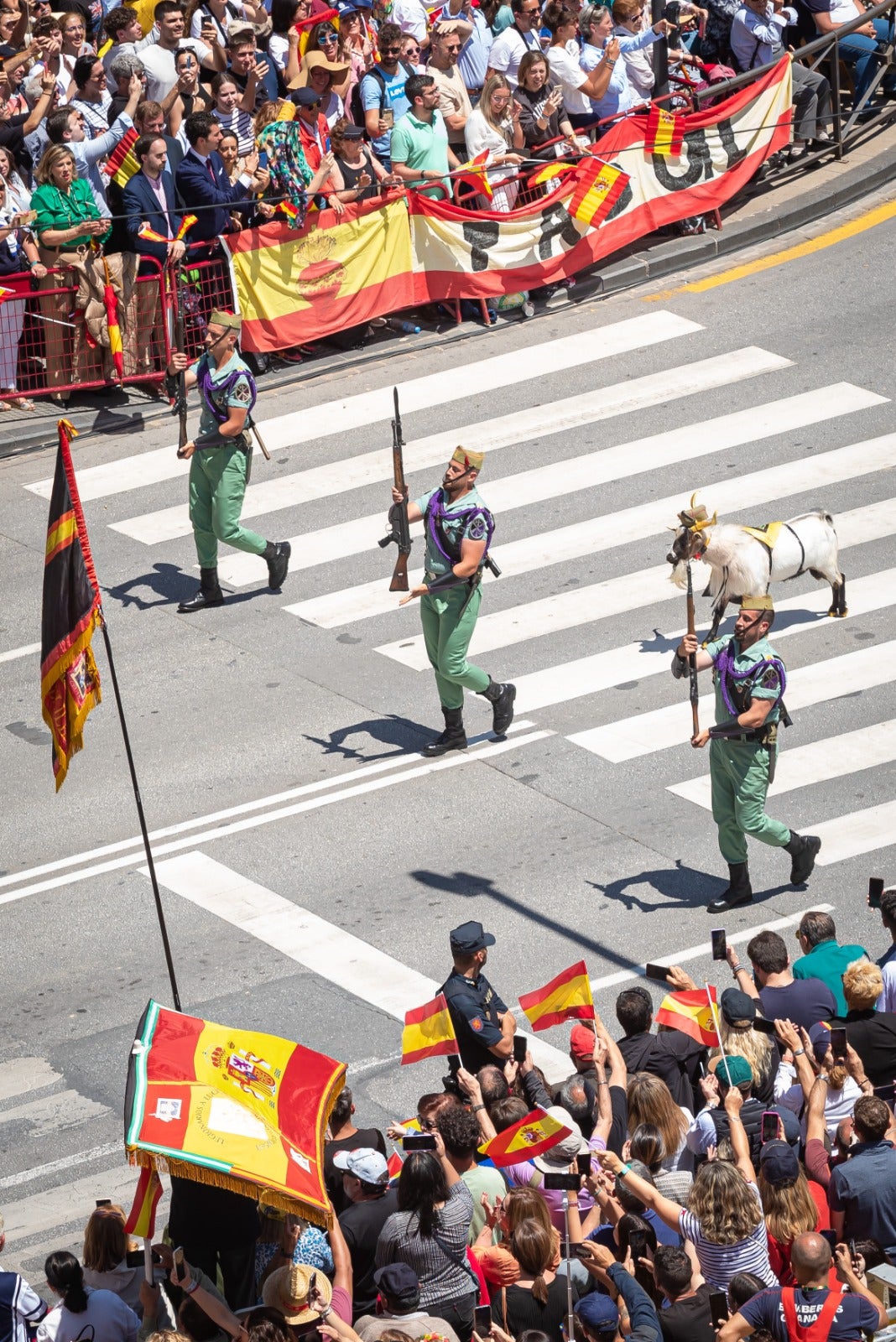 Las imágenes del desfile de las Fuerzas Armadas desde dentro y a vista de pájaro