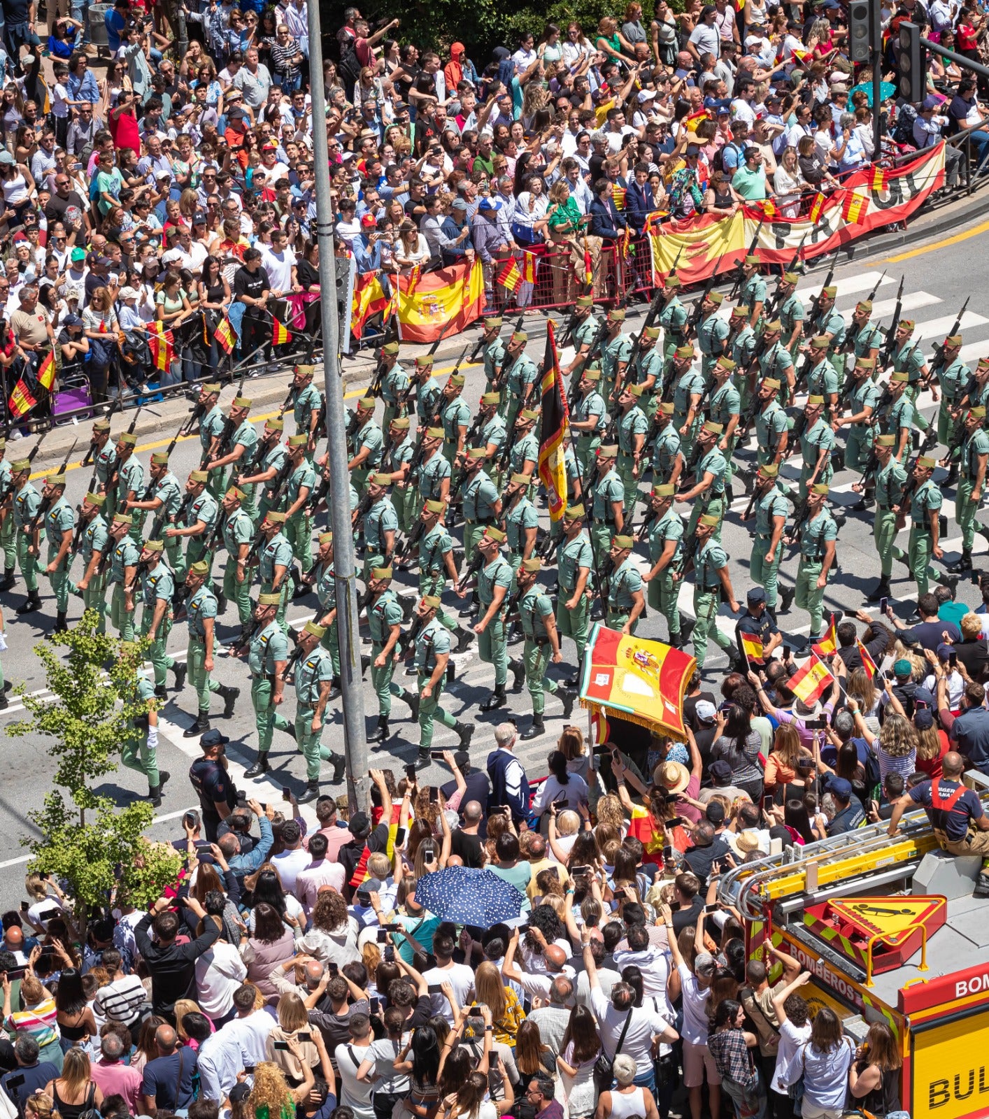 Las imágenes del desfile de las Fuerzas Armadas desde dentro y a vista de pájaro