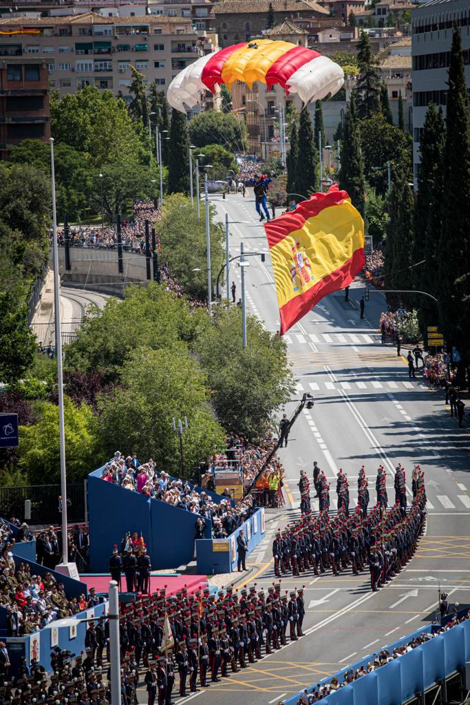 Las imágenes del desfile de las Fuerzas Armadas desde dentro y a vista de pájaro