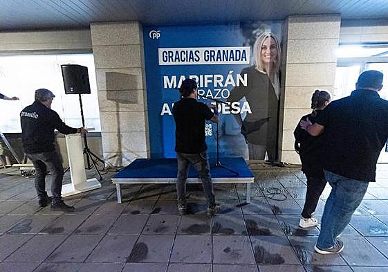 Preparativos en la sede del PP la noche electoral.
