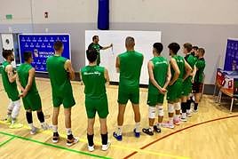 Charly Carreño empieza el stage con explicación de ejercicios.