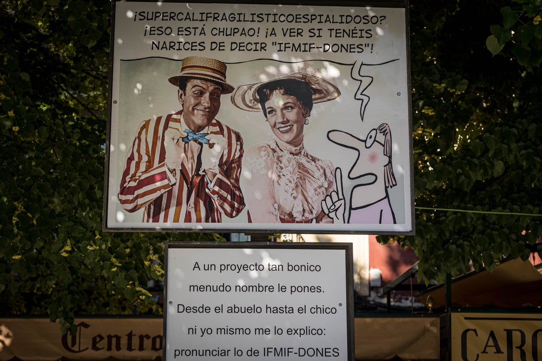 Las carocas ganadoras que recorren la Plaza de Bibrambla