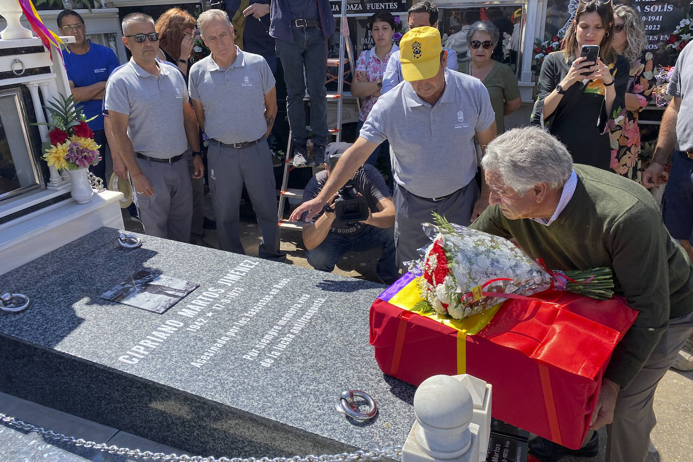 Inhumación de Cipriano Martos en Huétor Tájar.