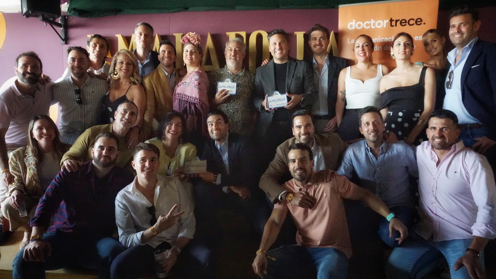 Foto de familia de los premiados.