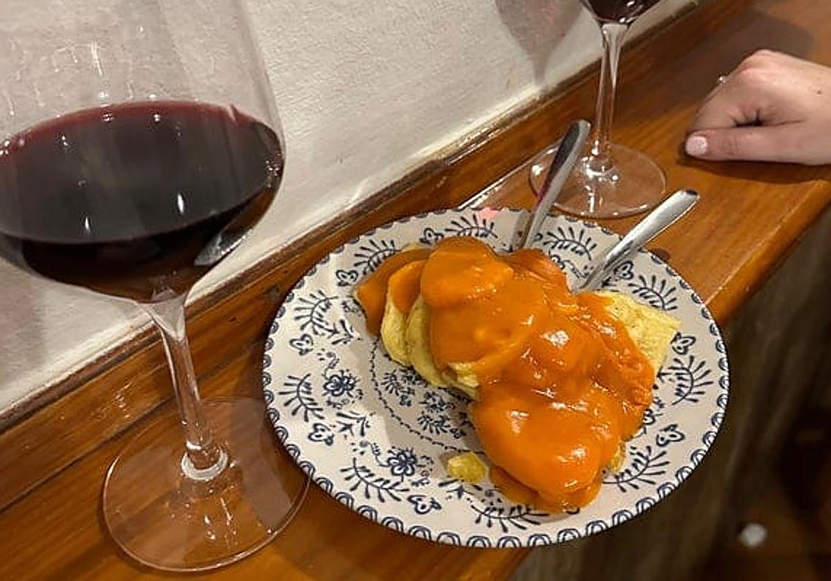 Una tapa de patatas bravas del Restaurante San Remo.