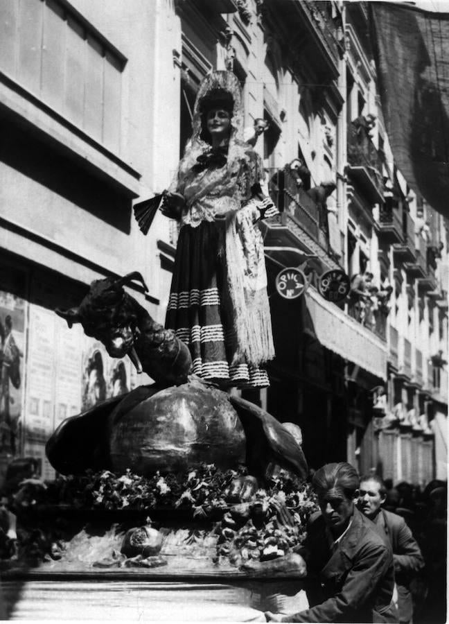 Los trajes de la Tarasca año a año desde 1936