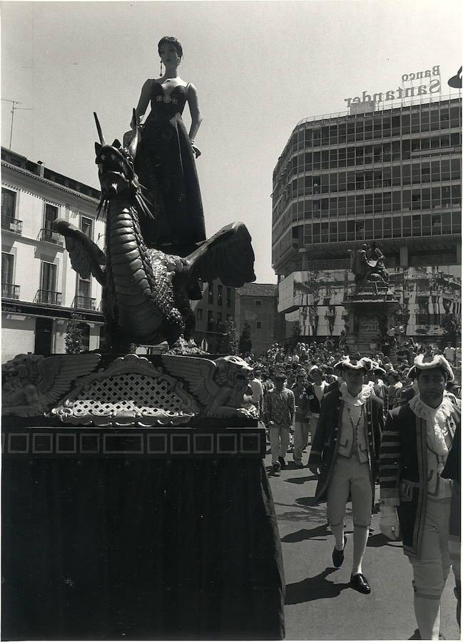 Los trajes de la Tarasca año a año desde 1936