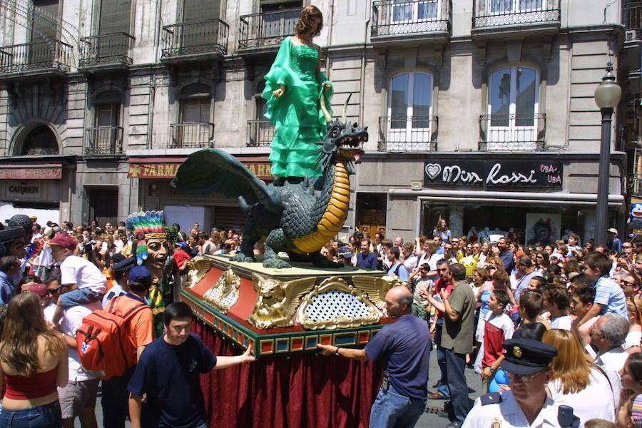 Los trajes de la Tarasca año a año desde 1936