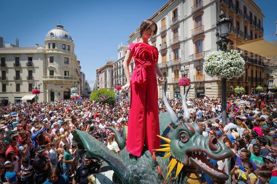 Los trajes de la Tarasca año a año desde 1936