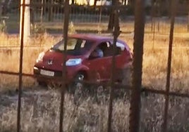 El sospechoso, momentos antes de ser detenido.