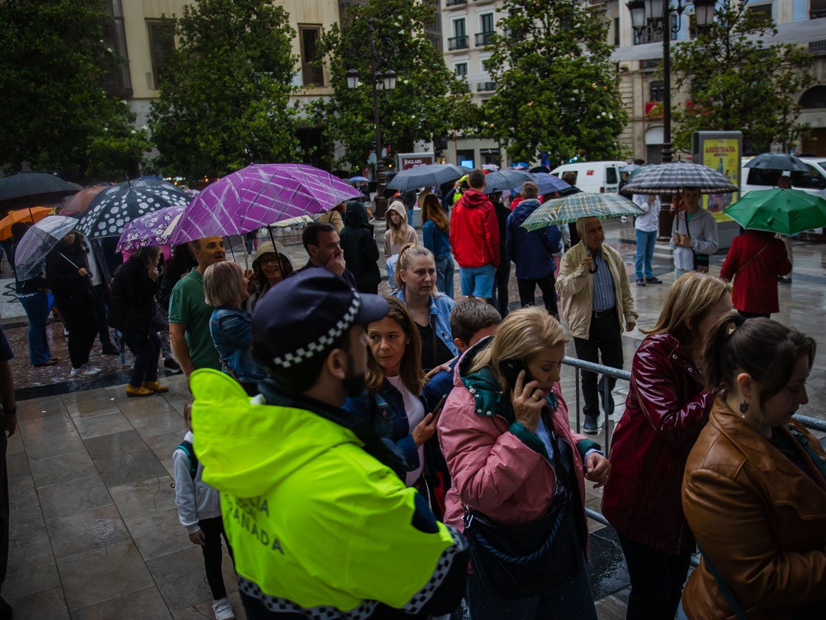 Las imágenes de los granadinos visitando a la Tarasca