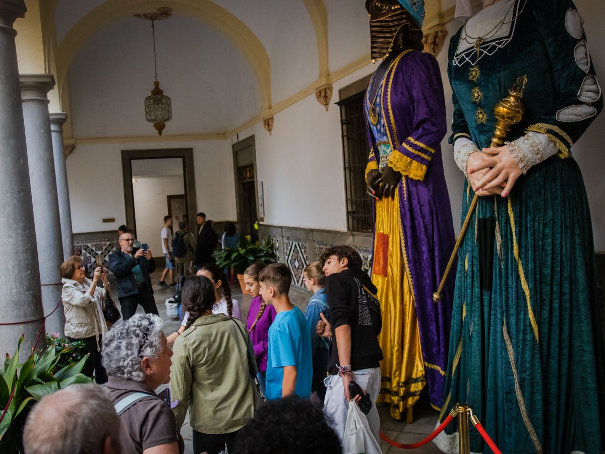 Las imágenes de los granadinos visitando a la Tarasca