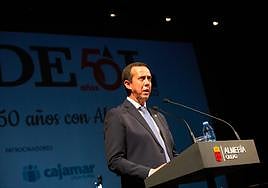 José María Martín promueve su alocución frente a los asistentes a la gala del 50 aniversario de IDEAL ALMERÍA.