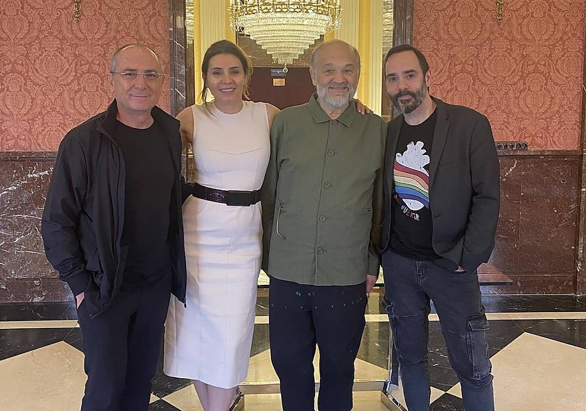 Moya, Puértolas, Demestres y Fernández Aguirre, en el Teatro de la Zarzuela, durante la presentación del disco.