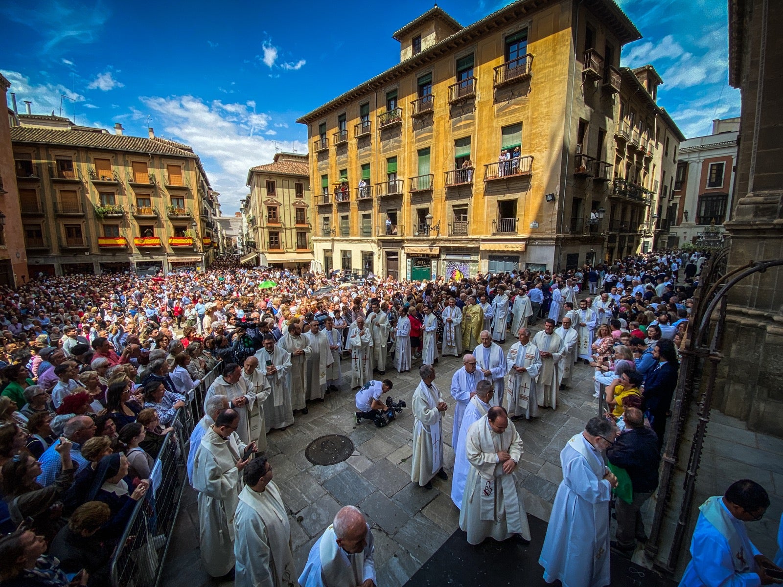 Las imágenes de la procesión del Corpus y la Tarasca por las calles de Granada