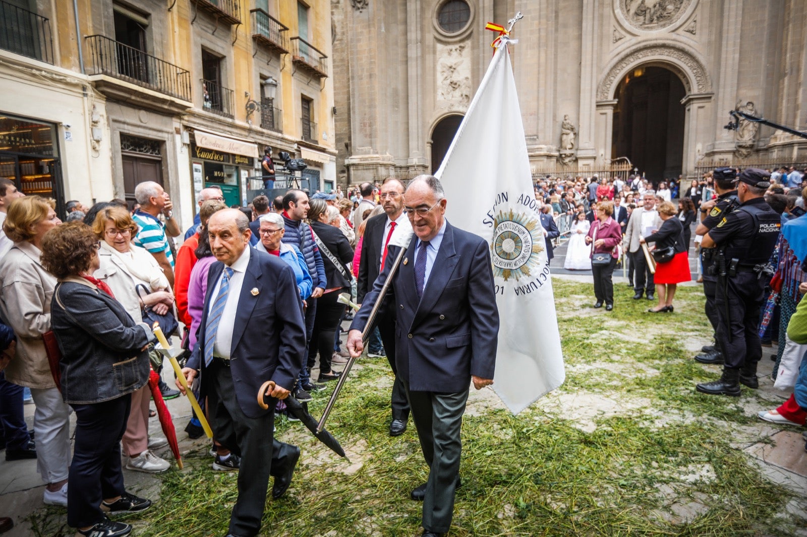 Las imágenes de la procesión del Corpus y la Tarasca por las calles de Granada