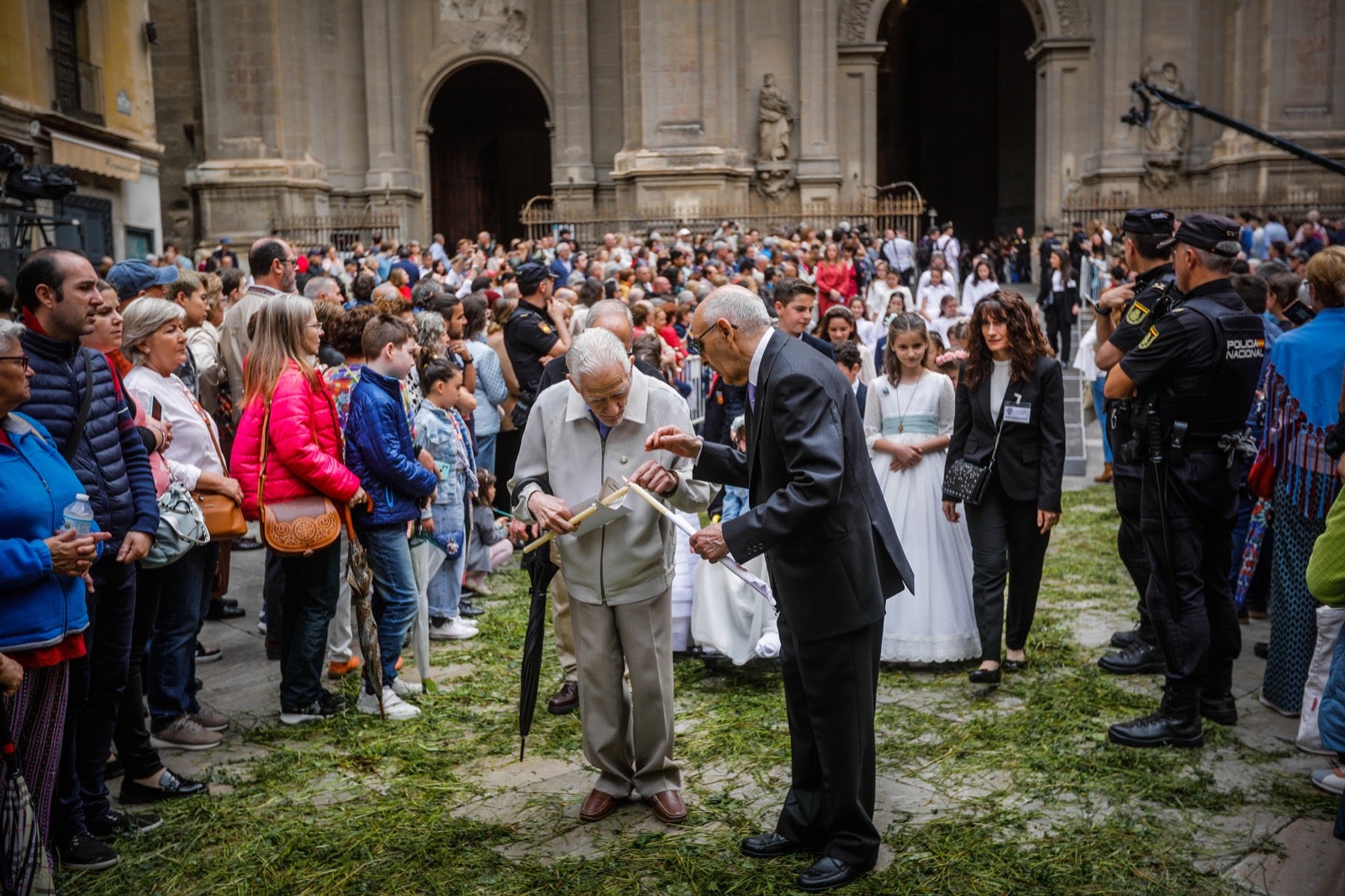 Las imágenes de la procesión del Corpus y la Tarasca por las calles de Granada