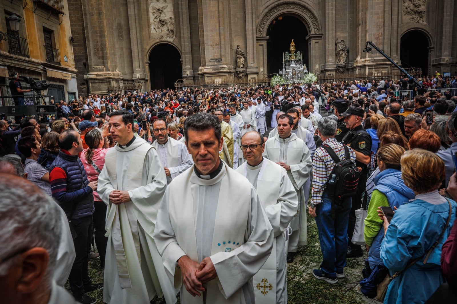 Las imágenes de la procesión del Corpus y la Tarasca por las calles de Granada