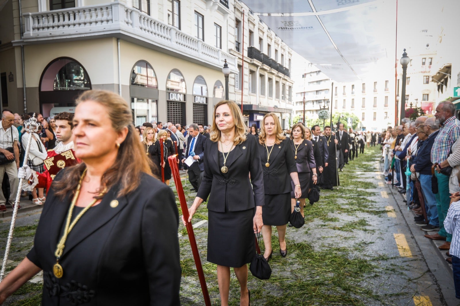 Las imágenes de la procesión del Corpus y la Tarasca por las calles de Granada