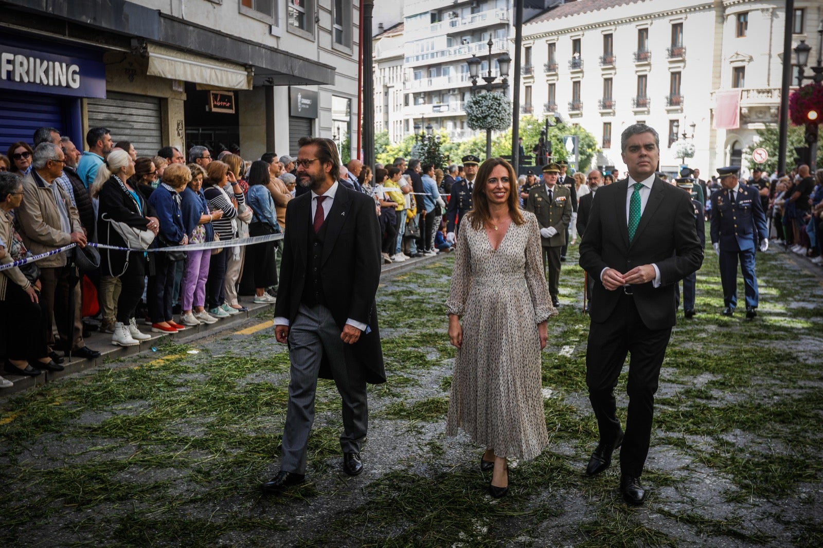 Las imágenes de la procesión del Corpus y la Tarasca por las calles de Granada