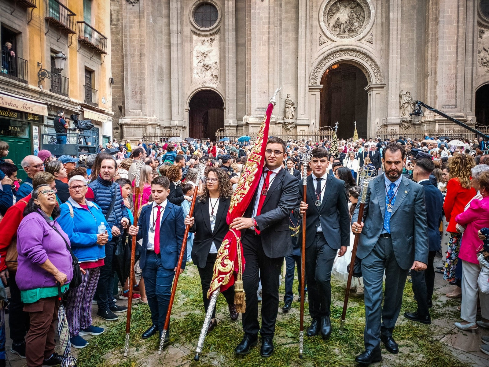 Las imágenes de la procesión del Corpus y la Tarasca por las calles de Granada