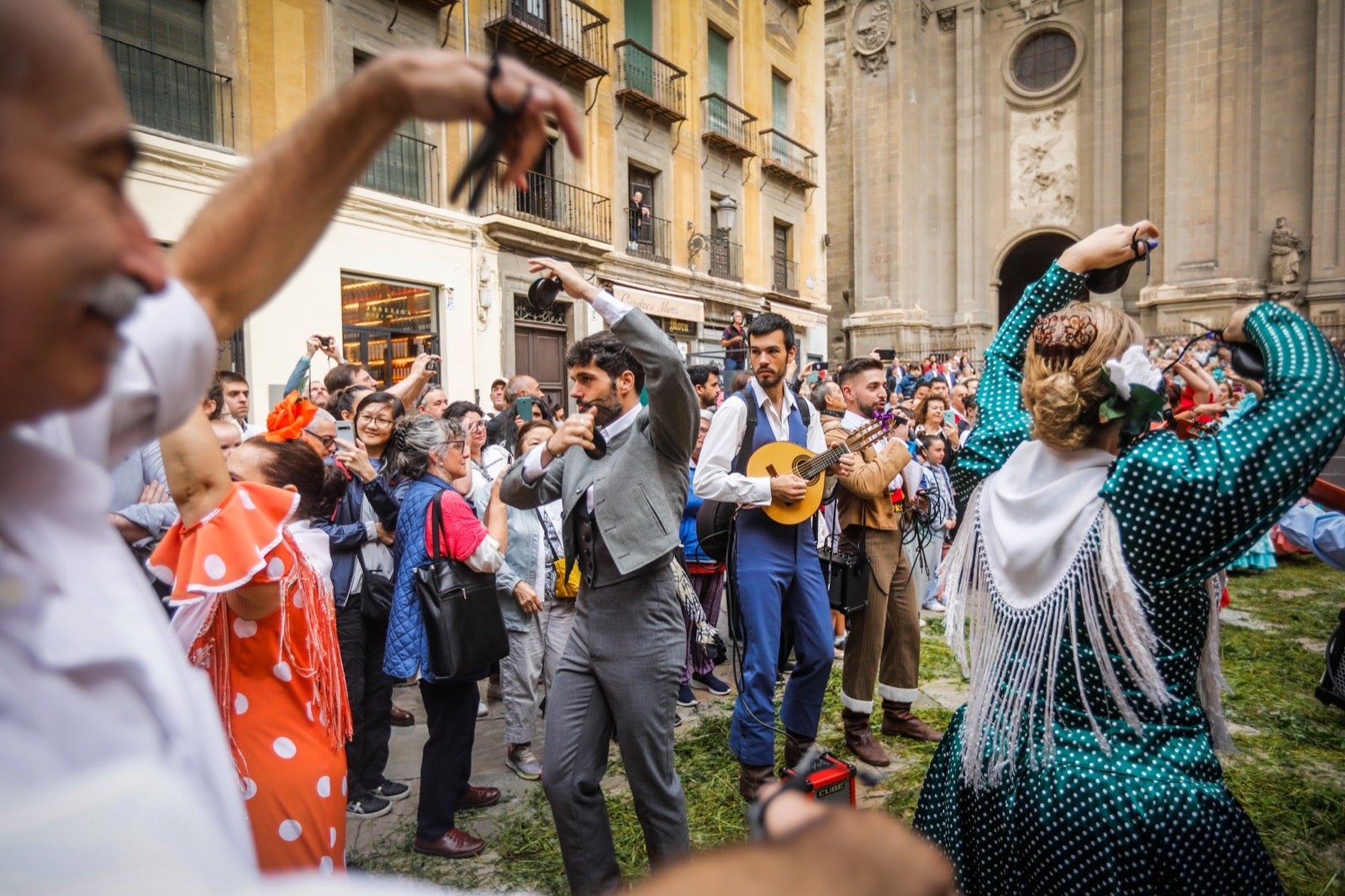 Las imágenes de la procesión del Corpus y la Tarasca por las calles de Granada