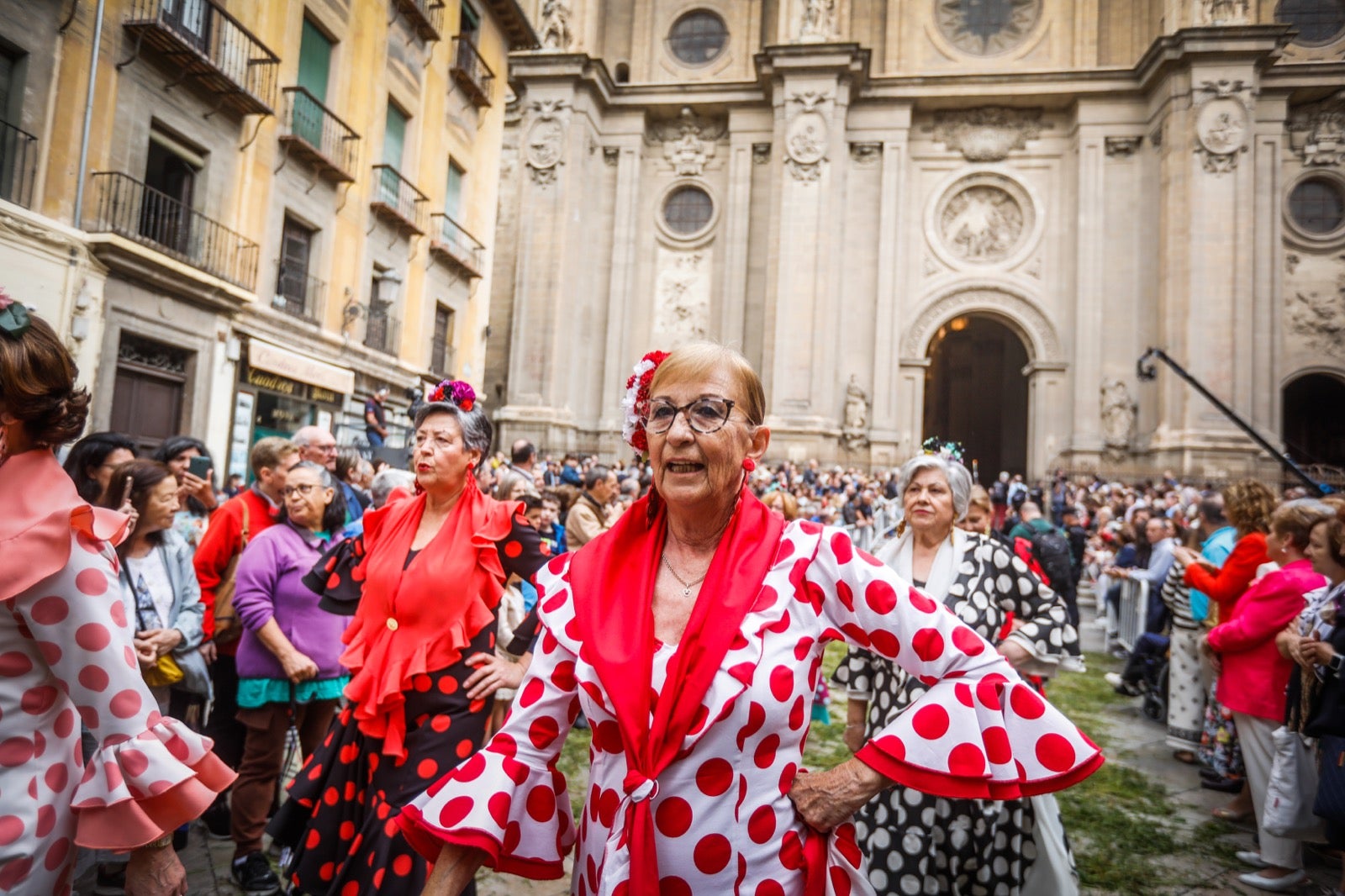 Las imágenes de la procesión del Corpus y la Tarasca por las calles de Granada