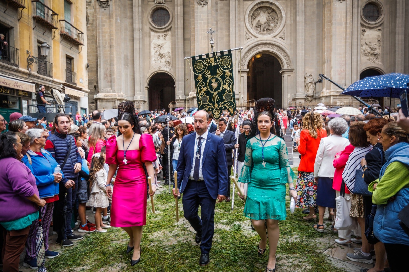 Las imágenes de la procesión del Corpus y la Tarasca por las calles de Granada