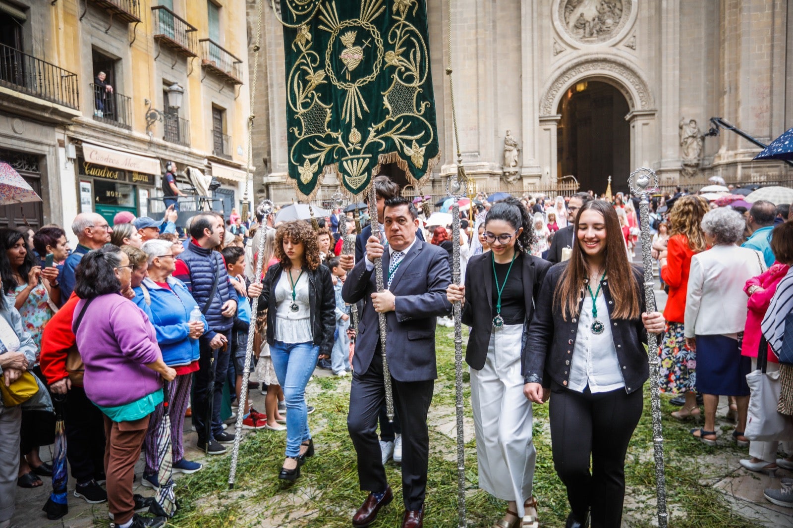 Las imágenes de la procesión del Corpus y la Tarasca por las calles de Granada