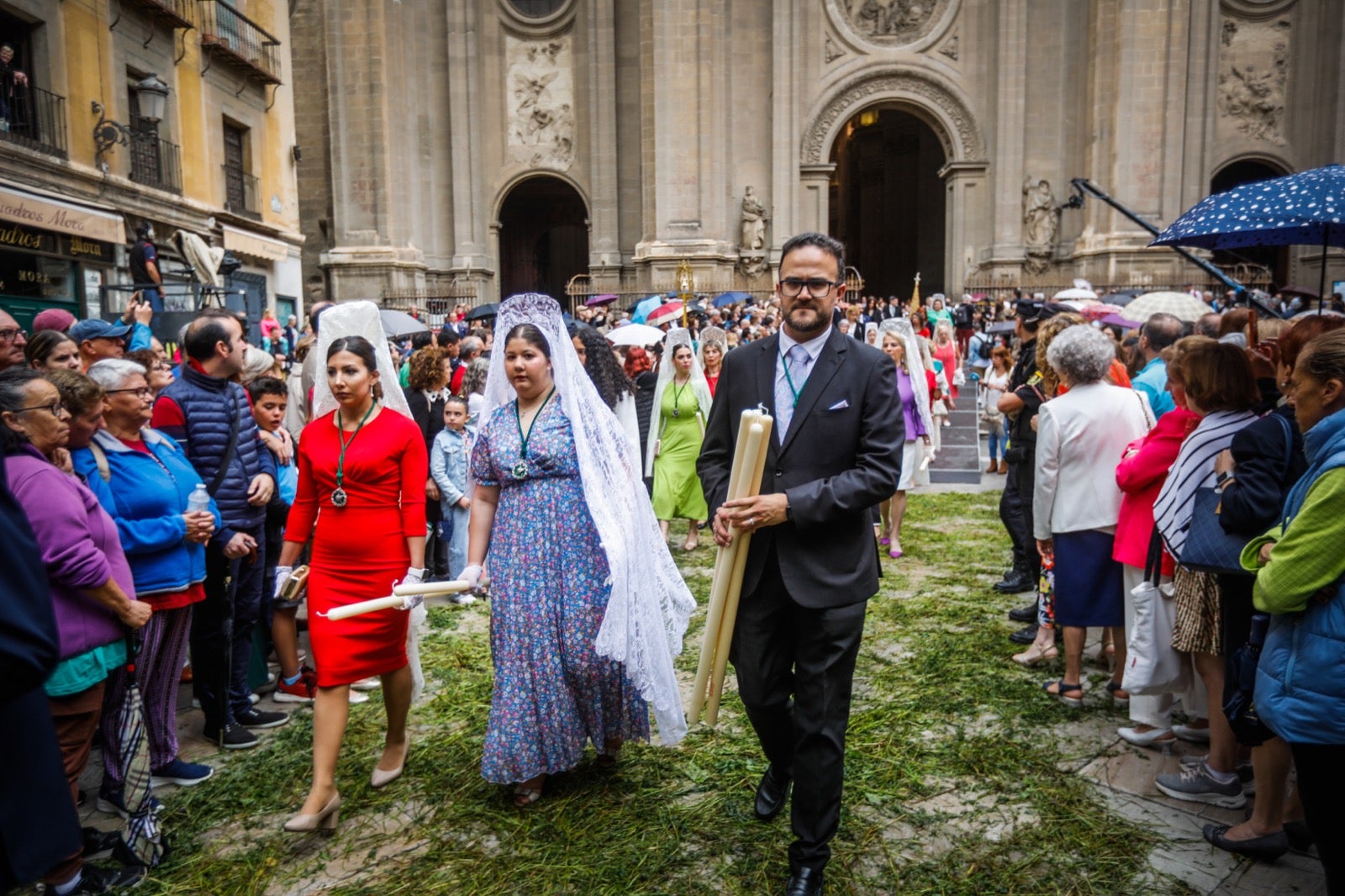 Las imágenes de la procesión del Corpus y la Tarasca por las calles de Granada