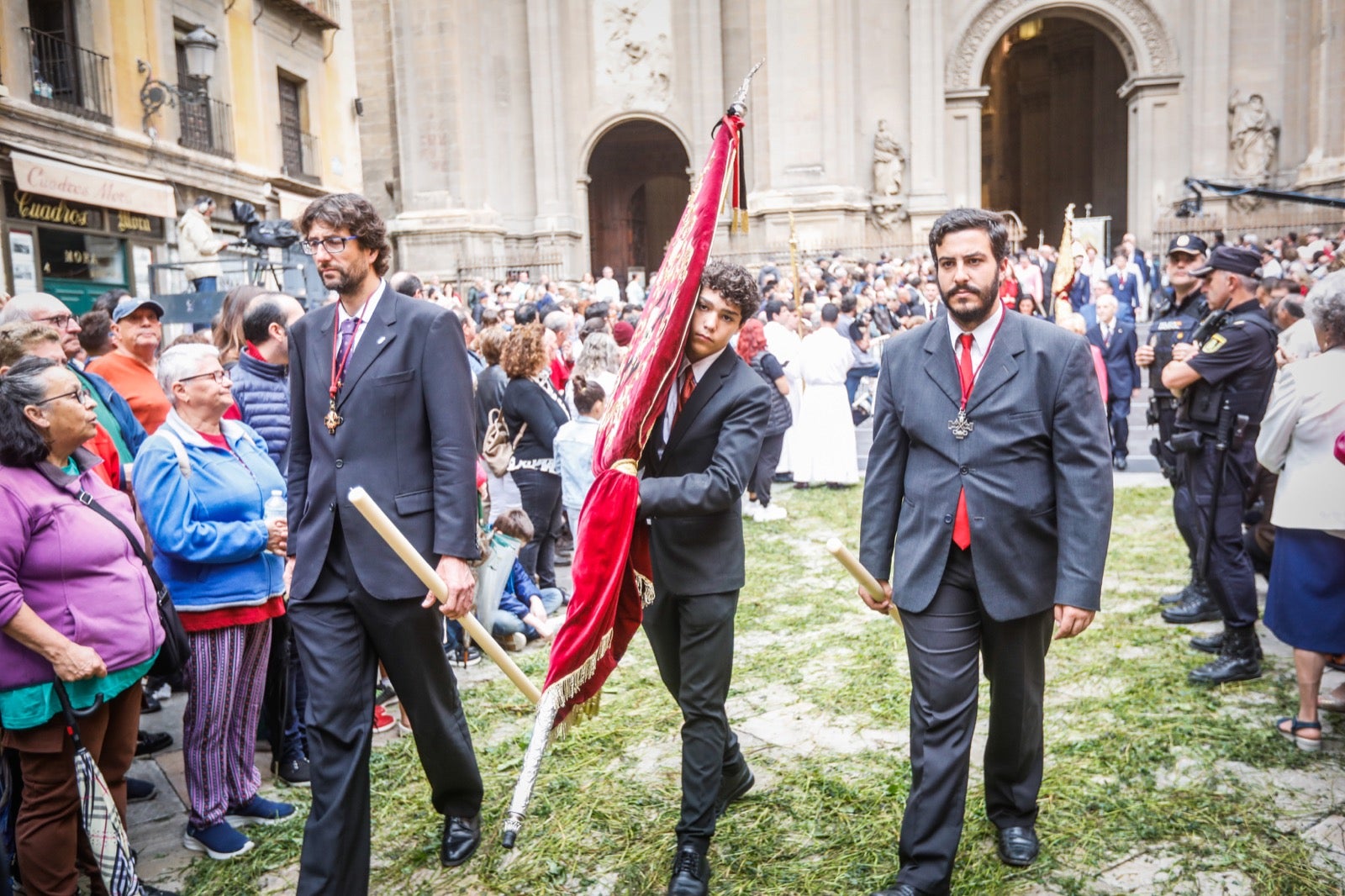 Las imágenes de la procesión del Corpus y la Tarasca por las calles de Granada