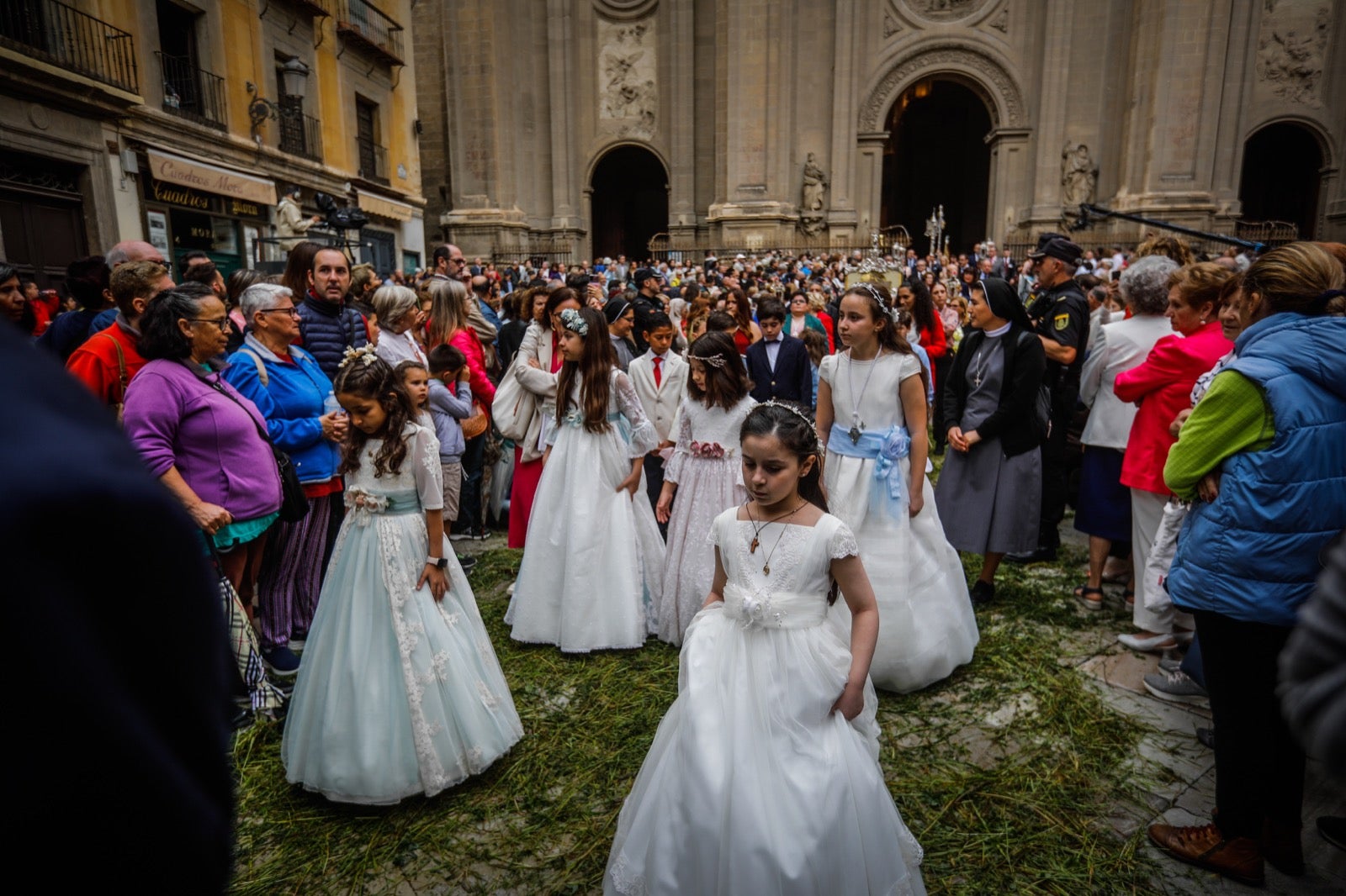 Las imágenes de la procesión del Corpus y la Tarasca por las calles de Granada