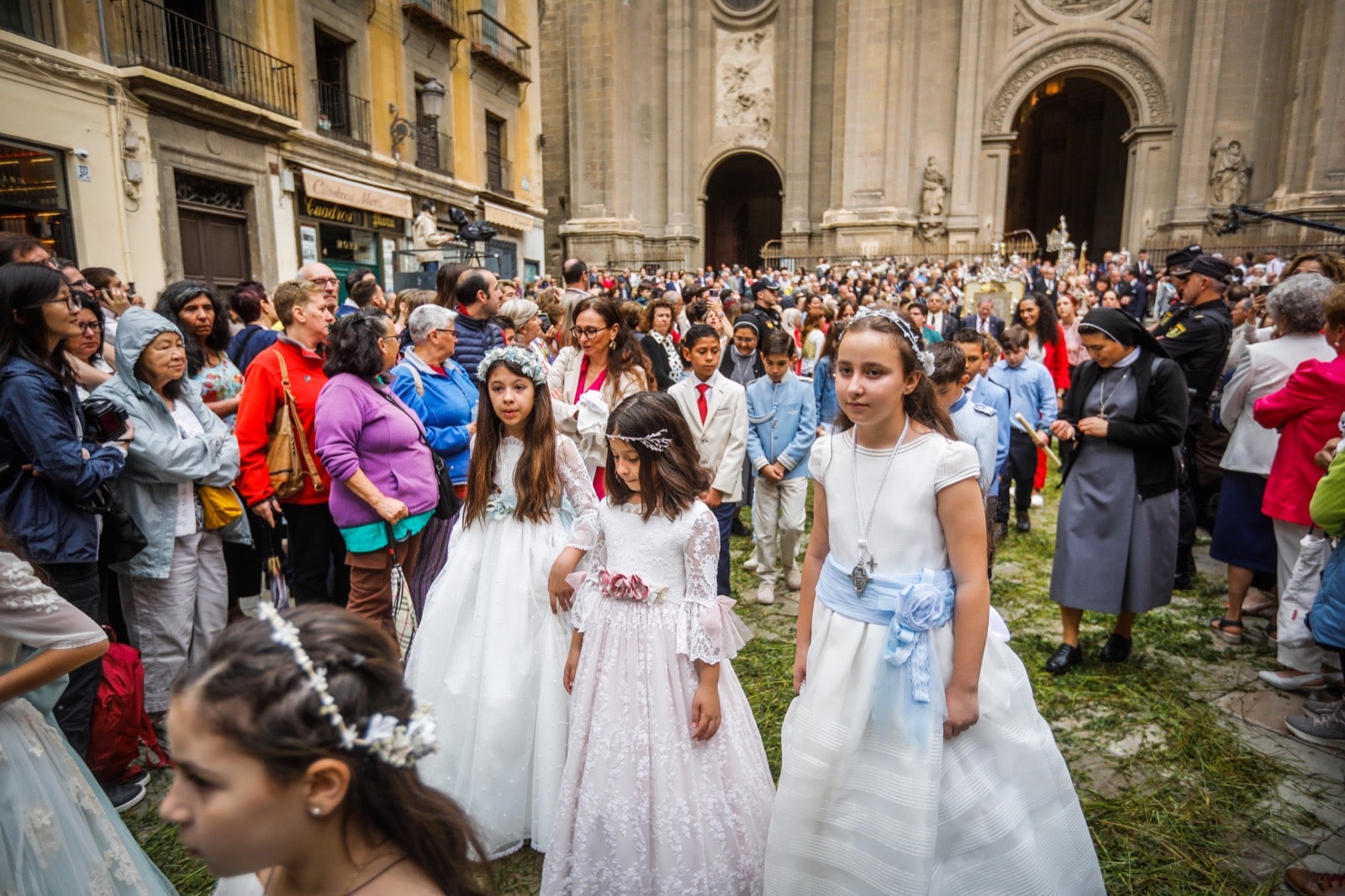 Las imágenes de la procesión del Corpus y la Tarasca por las calles de Granada