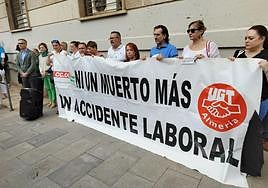 Concentración, este jueves, en el edificio sindical.