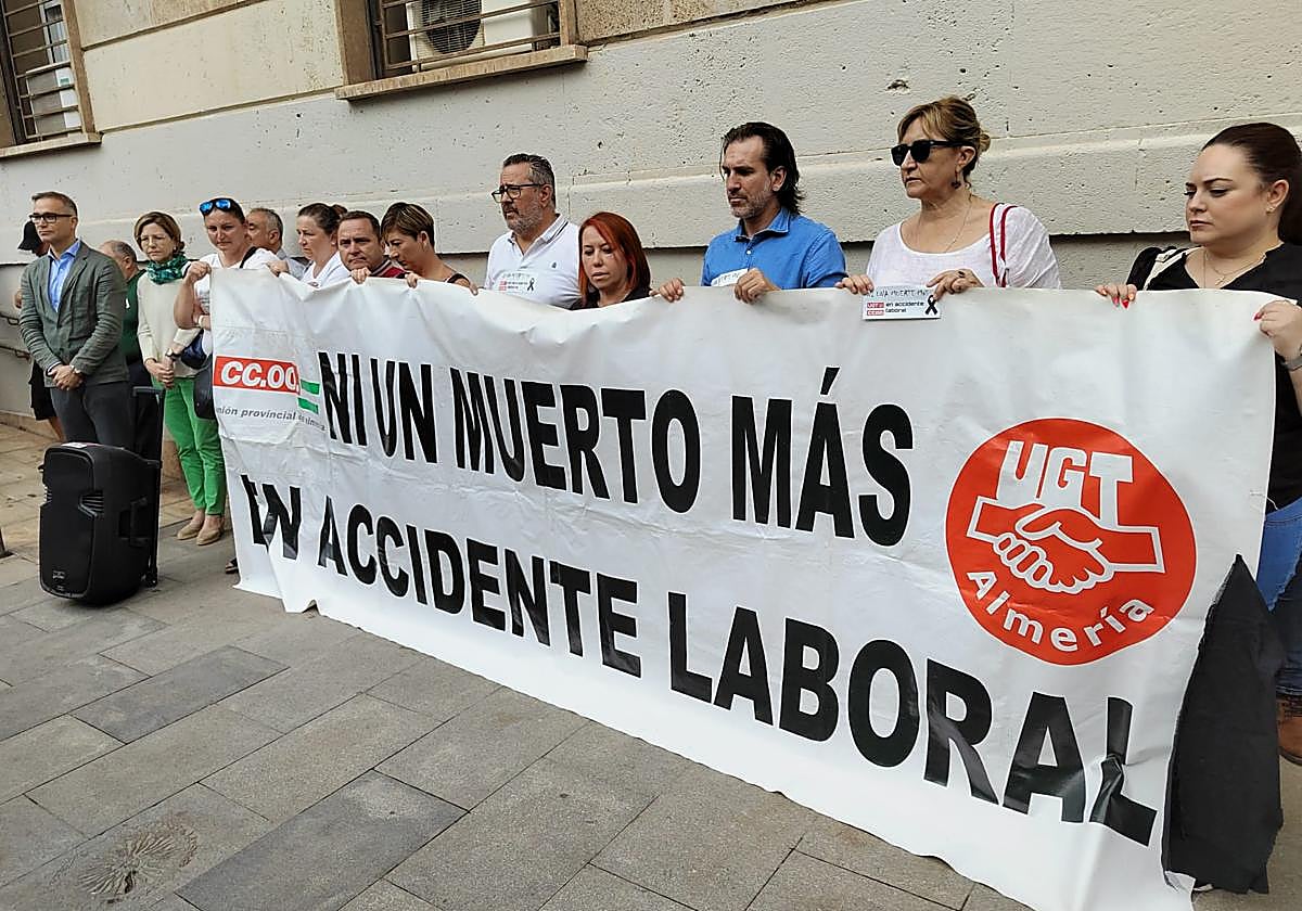 Concentración, este jueves, en el edificio sindical.