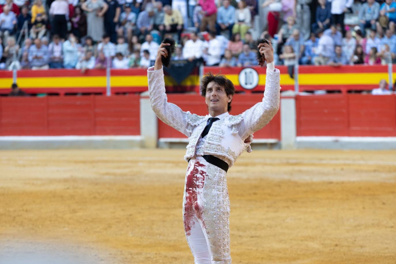 Las imágenes de la tarde triunfal de El Juli, Roca Rey y Tomás Rufo