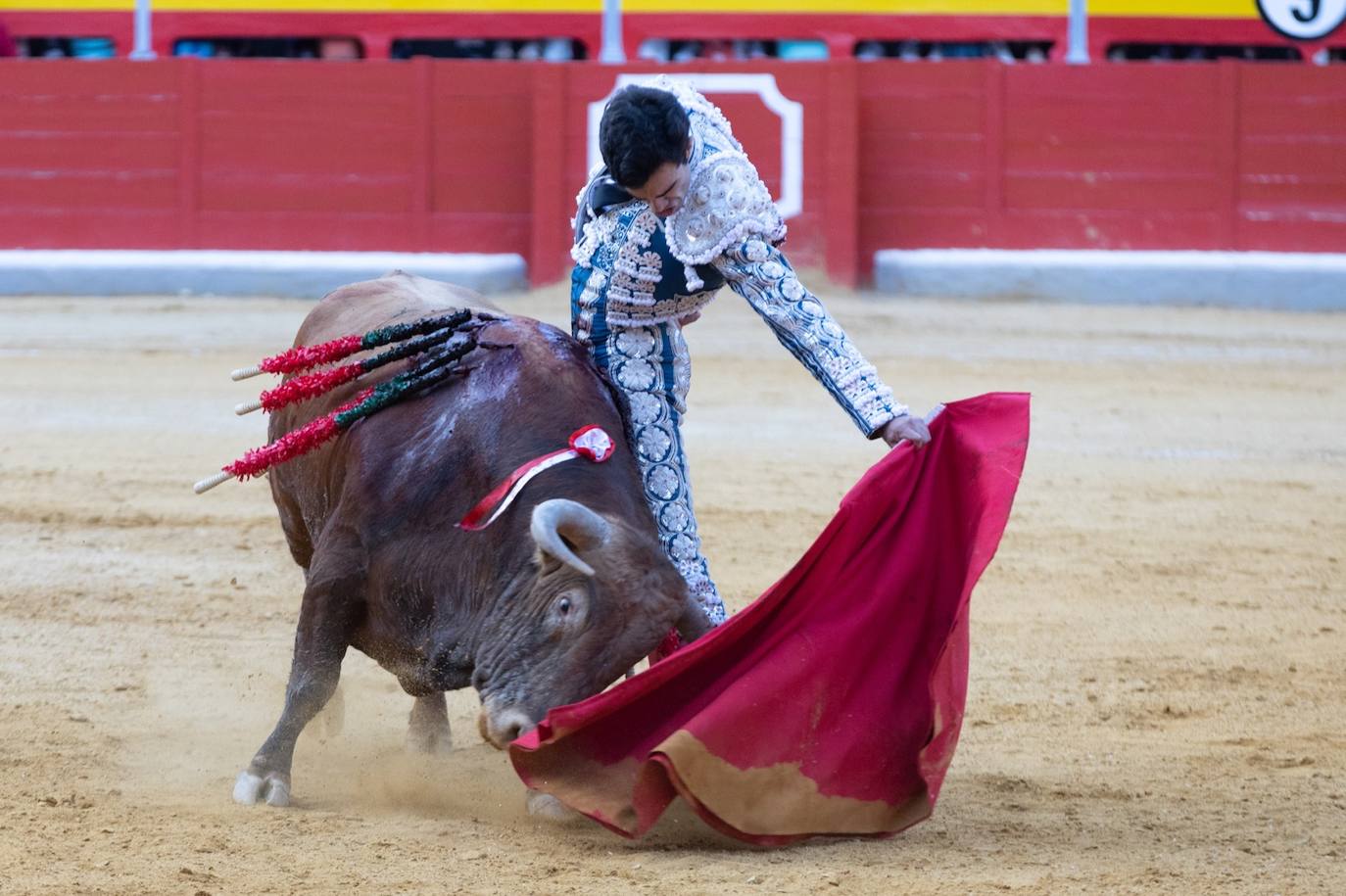 Las imágenes de la tarde triunfal de El Juli, Roca Rey y Tomás Rufo