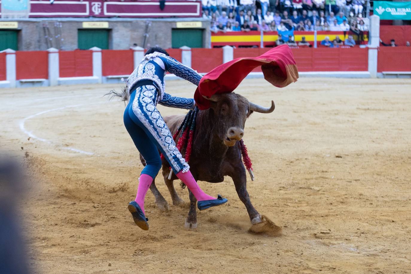 Las imágenes de la tarde triunfal de El Juli, Roca Rey y Tomás Rufo