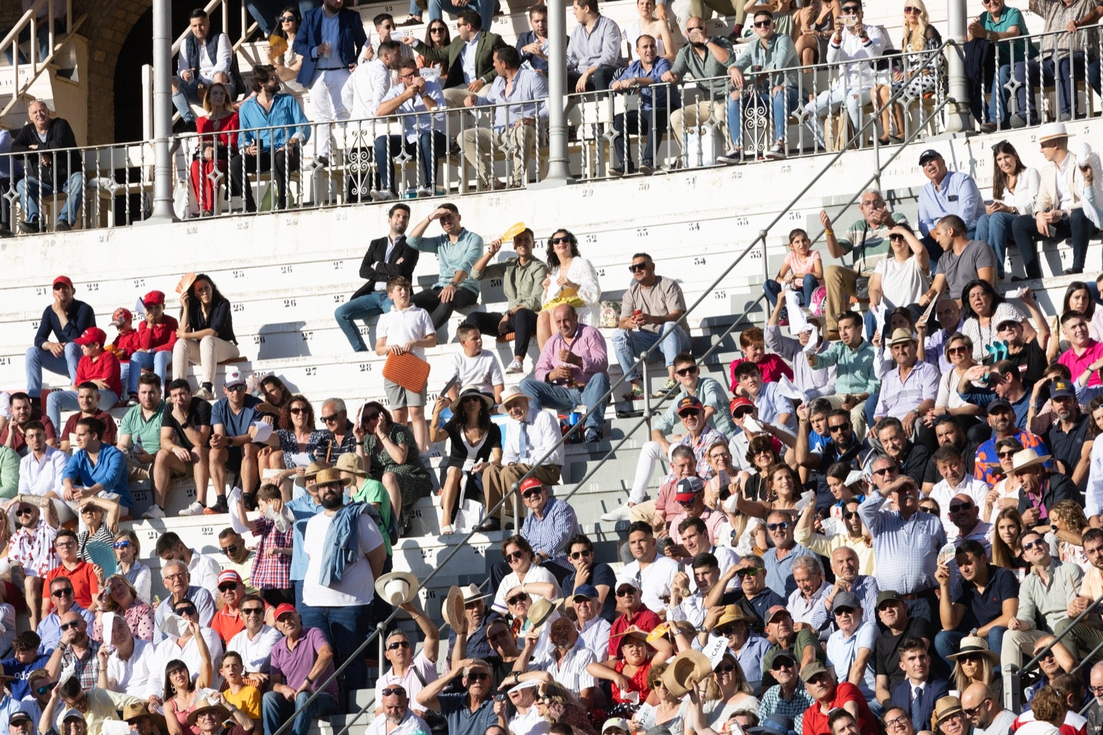 Encuéntrate en la plaza de toros de Granada en la tarde del viernes