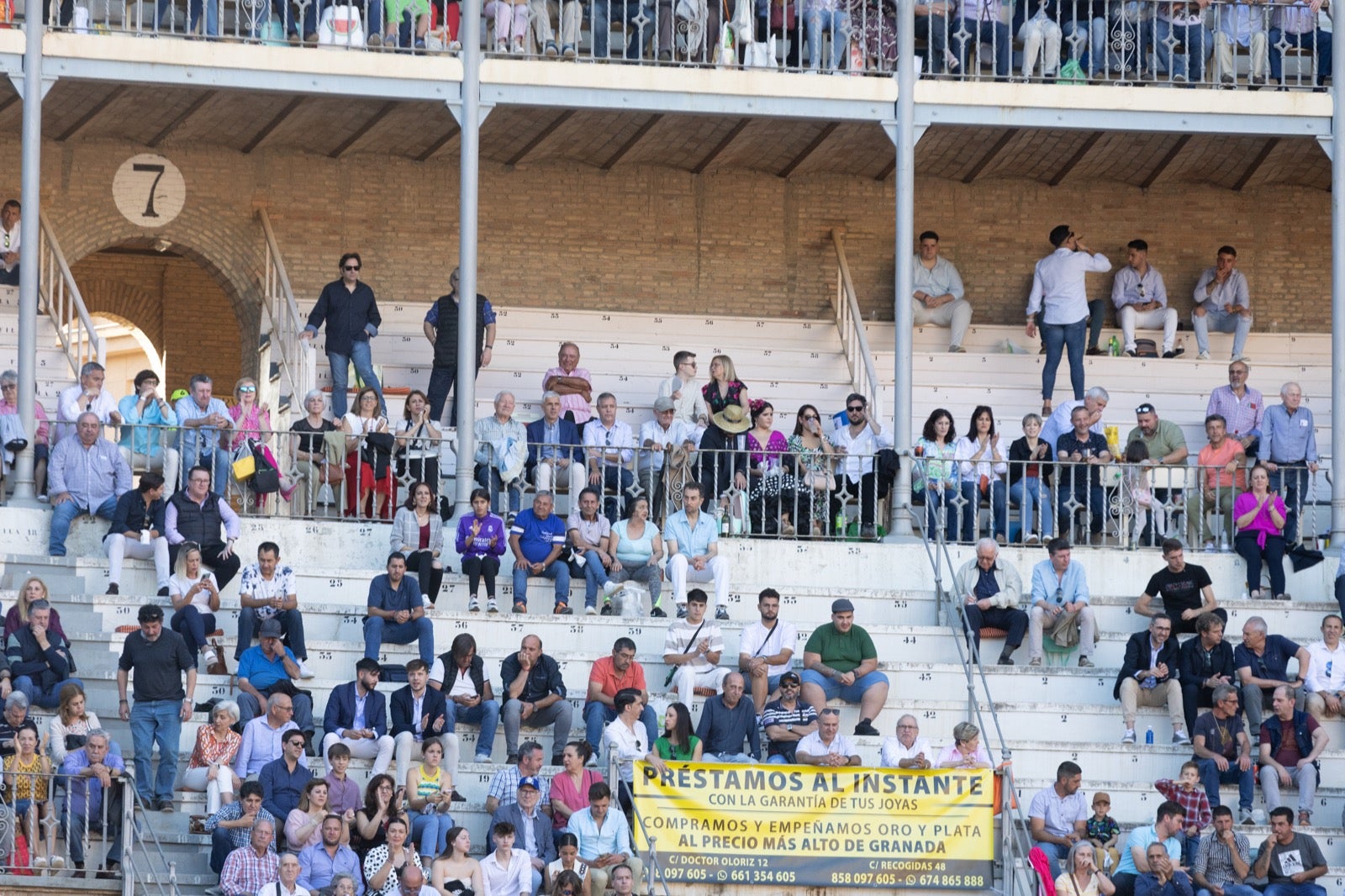 Encuéntrate en la plaza de toros de Granada en la tarde del viernes