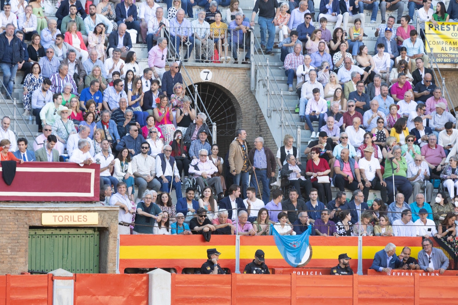 Encuéntrate en la plaza de toros de Granada en la tarde del viernes