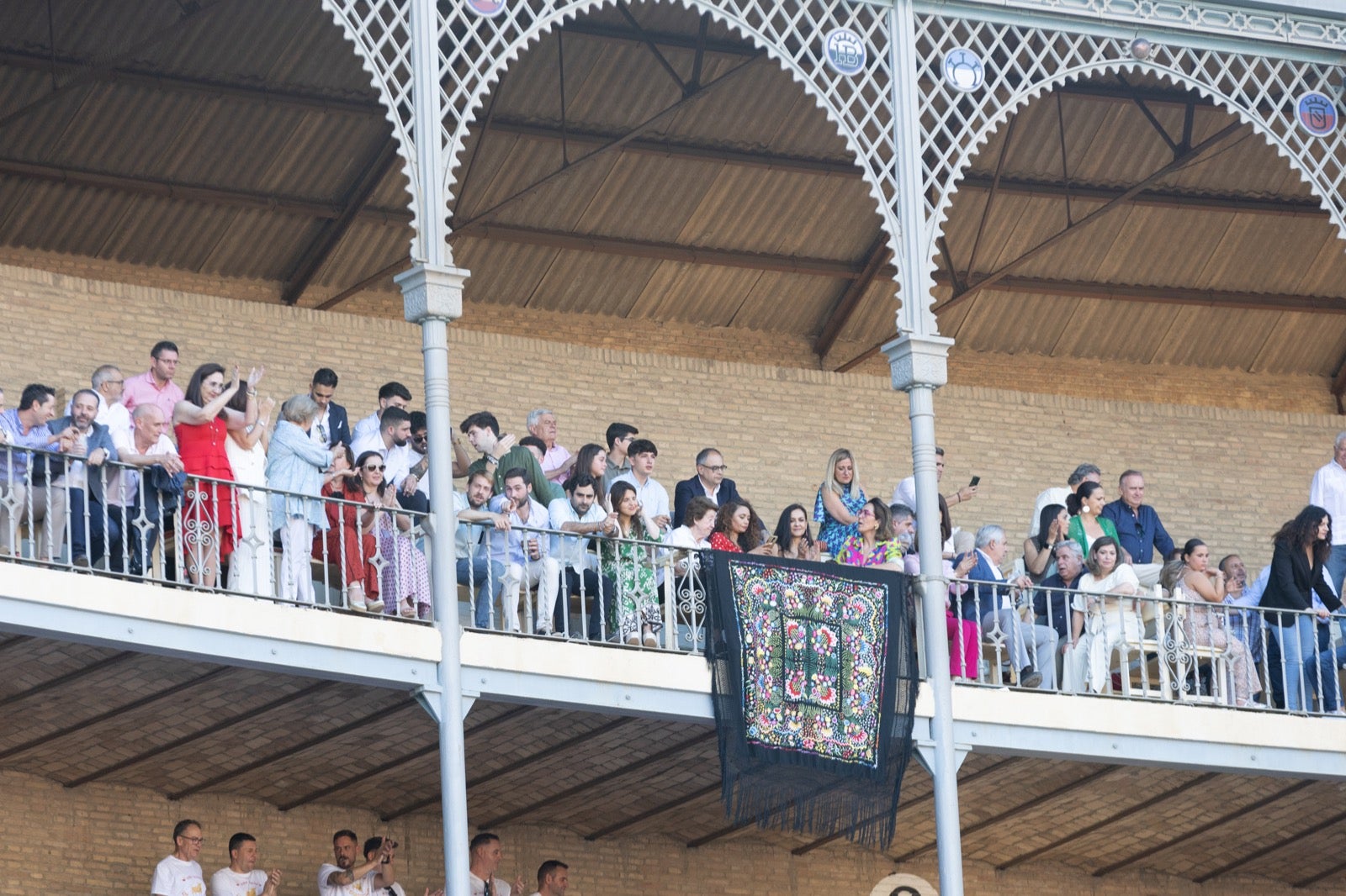 Encuéntrate en la plaza de toros de Granada en la tarde del viernes