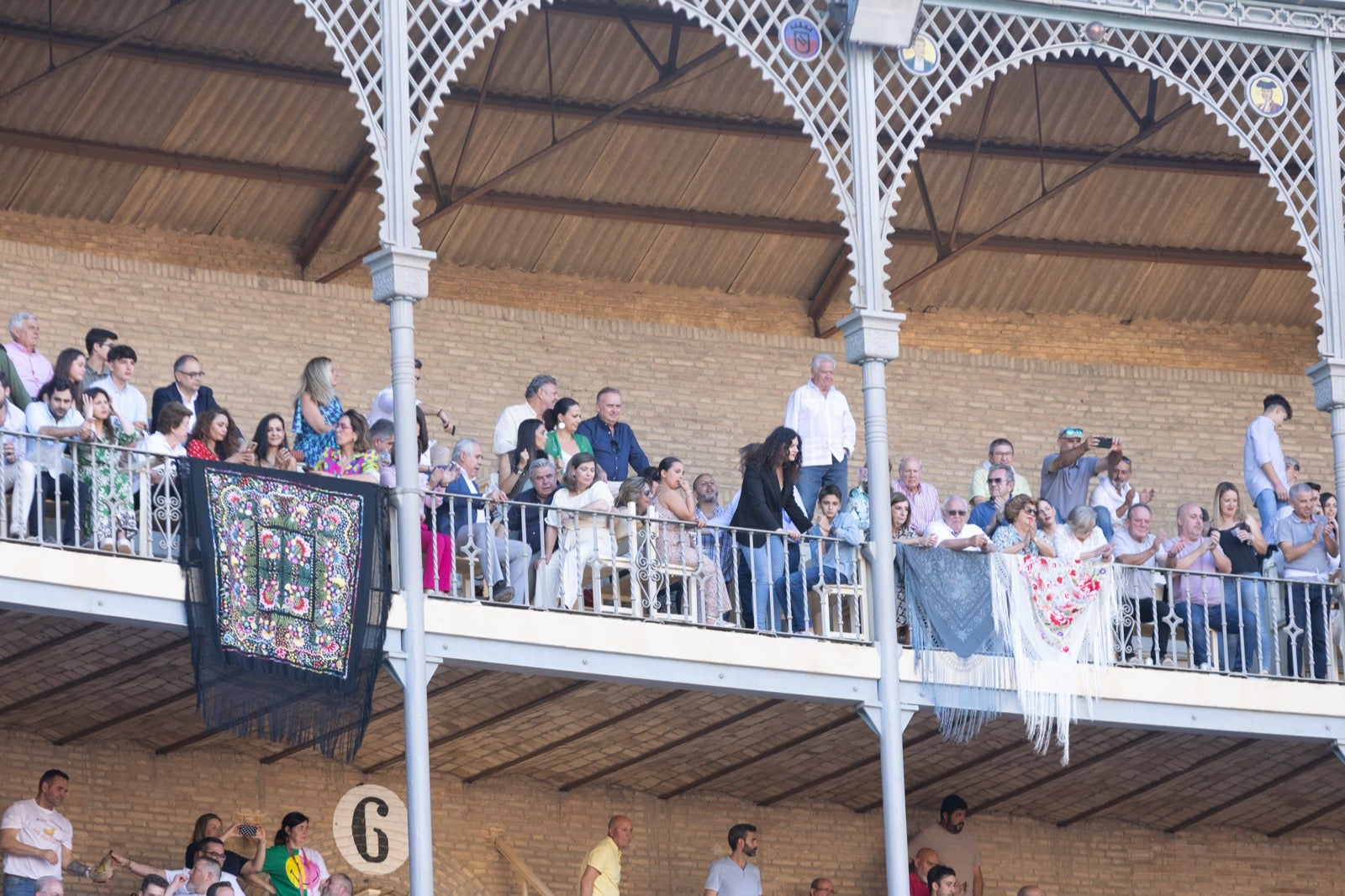 Encuéntrate en la plaza de toros de Granada en la tarde del viernes