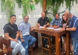 Firma del acuerdo entre PSOE, PMAS e IU.