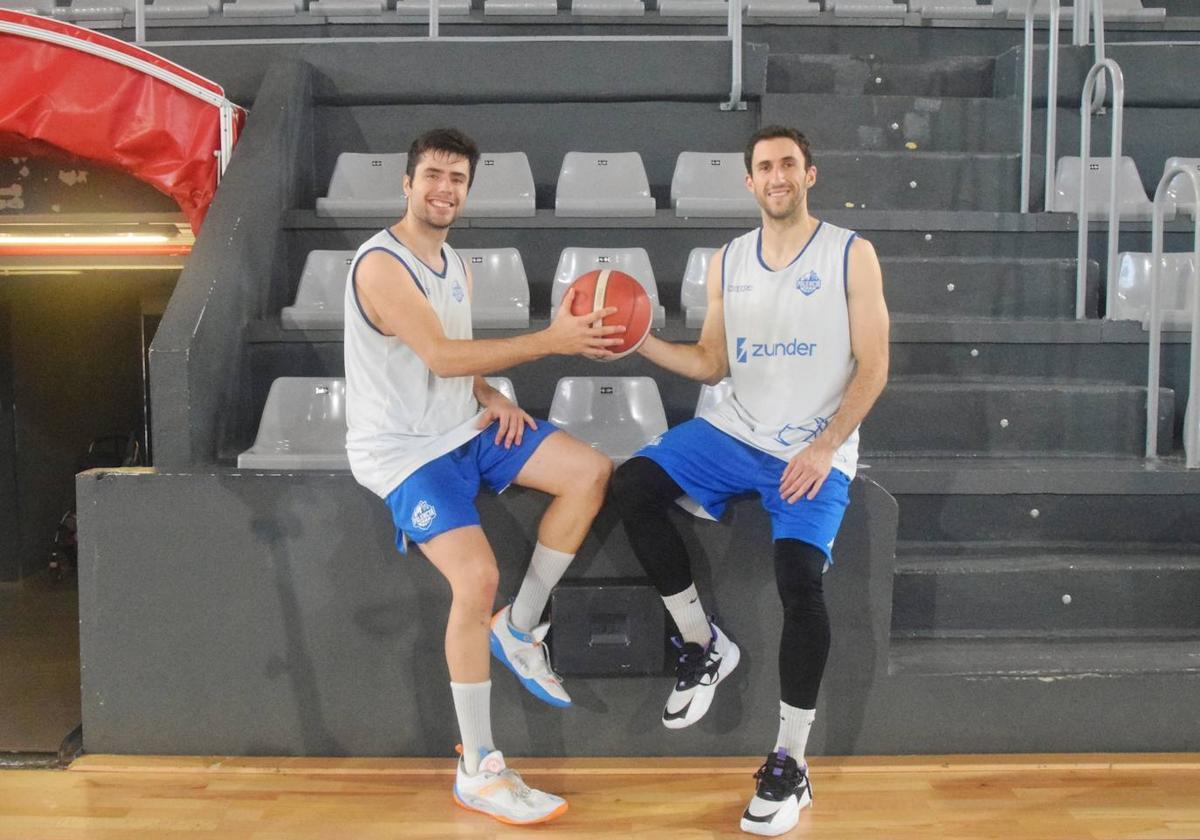 Germán Martínez y Manu Rodríguez posan en el Municipal de Palencia.