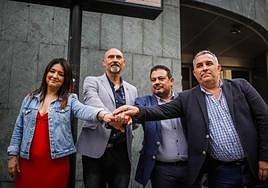 Amabel Adarve (Maracena Conecta), Juan Antonio Quesada (Vox), Julio Pérez (PP) y Miguel Ángel Fernández (Quiero Maracena) sellan el pacto de gobierno.