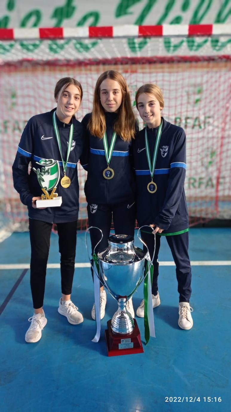 Las tres, al proclamarse campeonas de Andalucía.