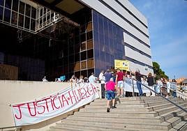 Concentración de este lunes en la parte central de la Caleta.