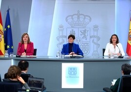 La ministra Isabel Rodríguez, en el centro, durante el anuncio de la elección de la sede.