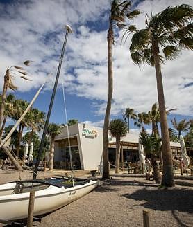 Imagen secundaria 2 - Playa Granada agota el suelo disponible y estrenará otras 436 viviendas este verano